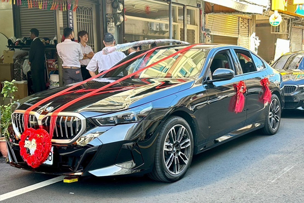 台中結婚禮車服務推薦-結婚禮車幾台才對？3台、5台差在哪｜台中迎娶車隊完整解析
